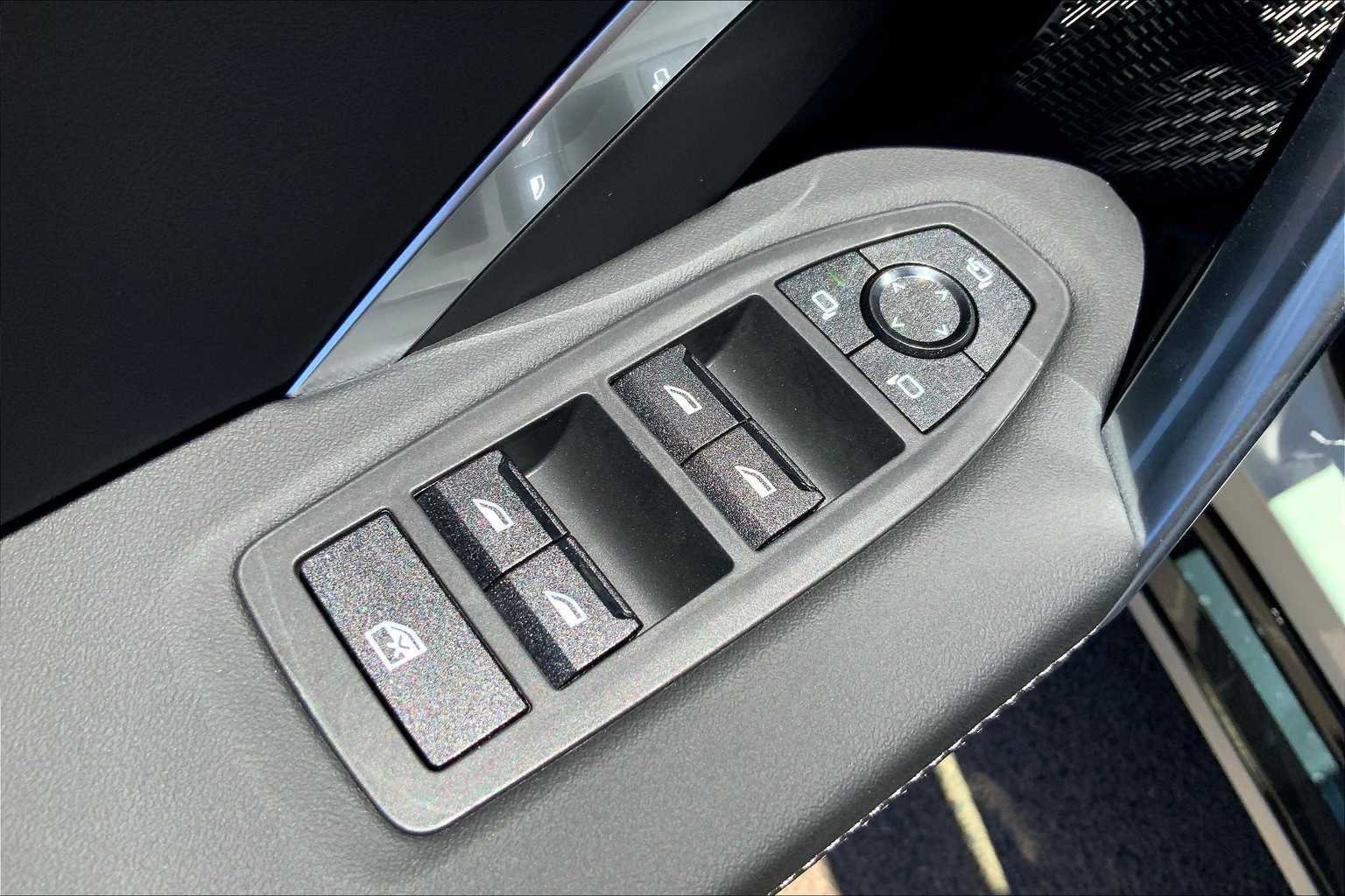 2025 BMW X1 XDrive28i - Photo 16