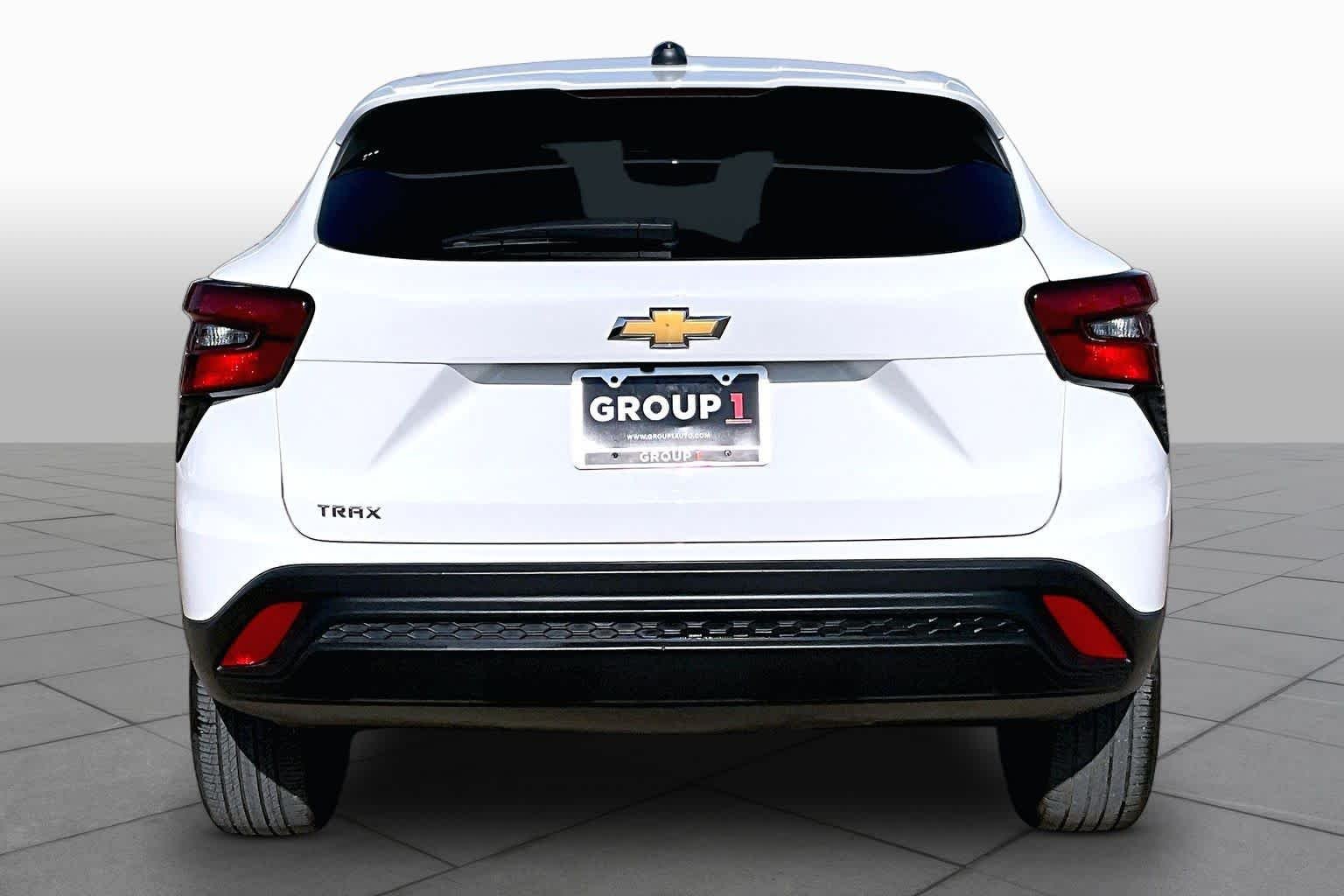 Used 2025 Summit White Chevrolet LS image 5