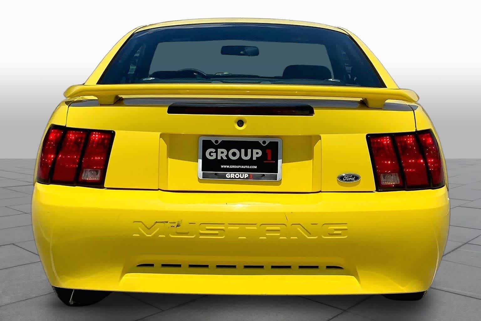 Pre-Owned 2001 Ford Mustang Deluxe