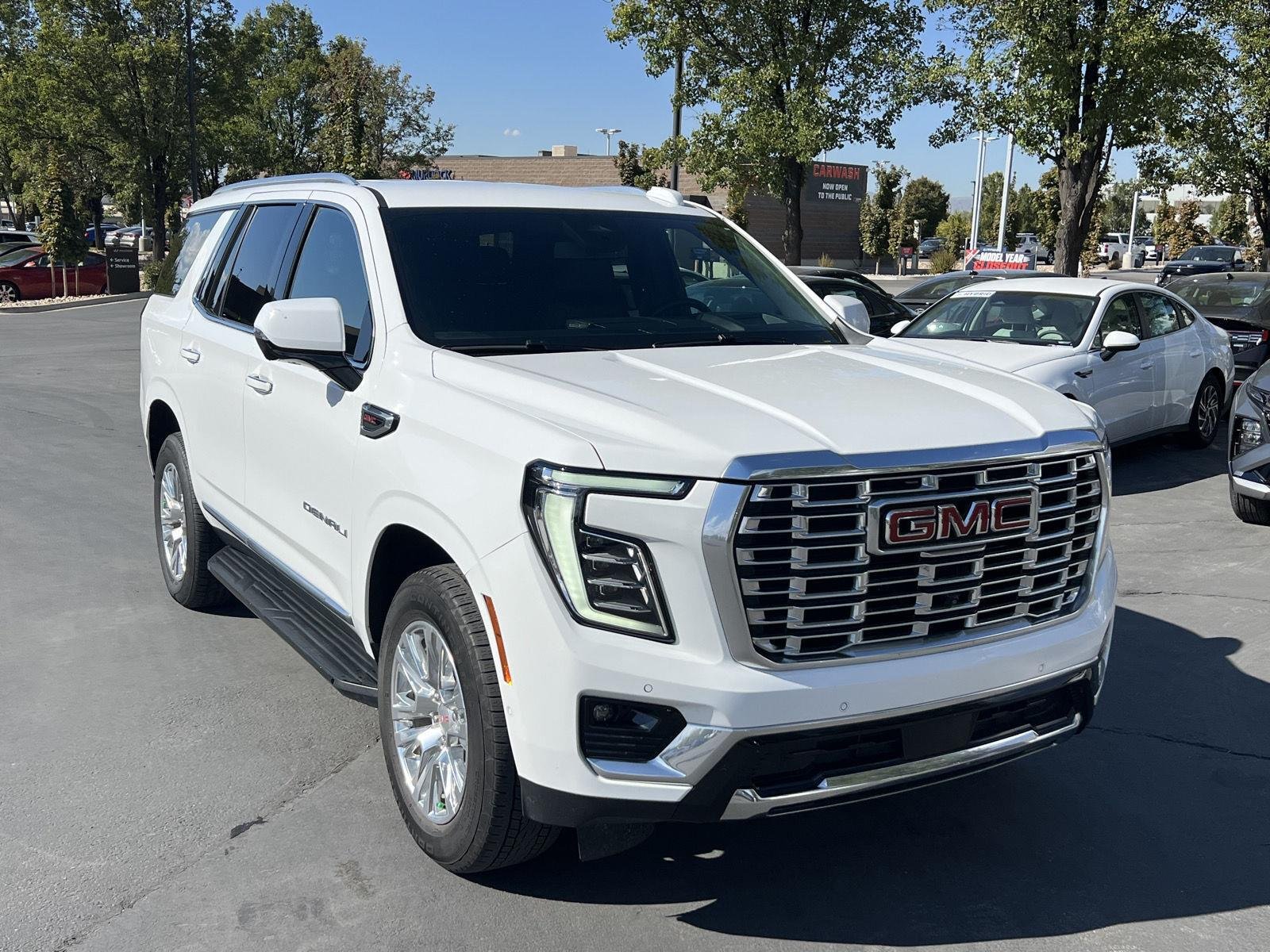2025 GMC Yukon Denali - Photo 12