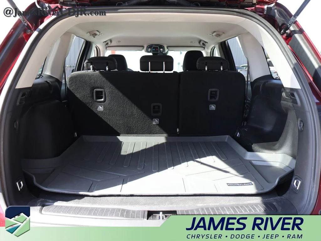 Used 2024 Red Jeep Laredo image 14