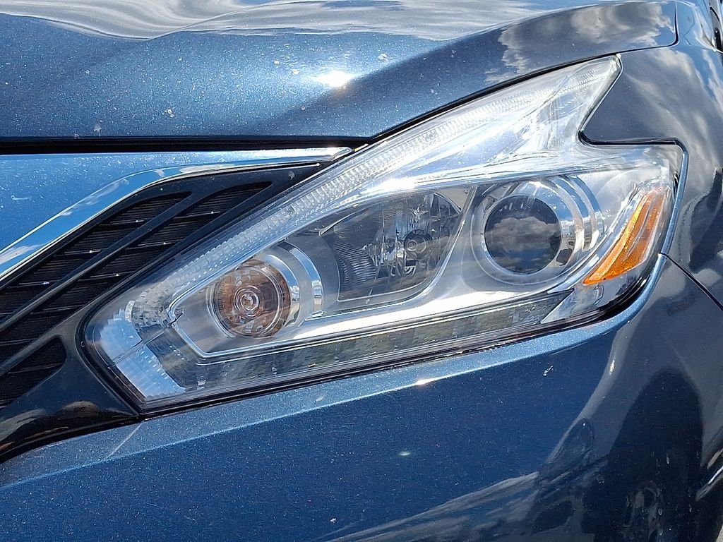 Used 2017 Blue Nissan SL image 8