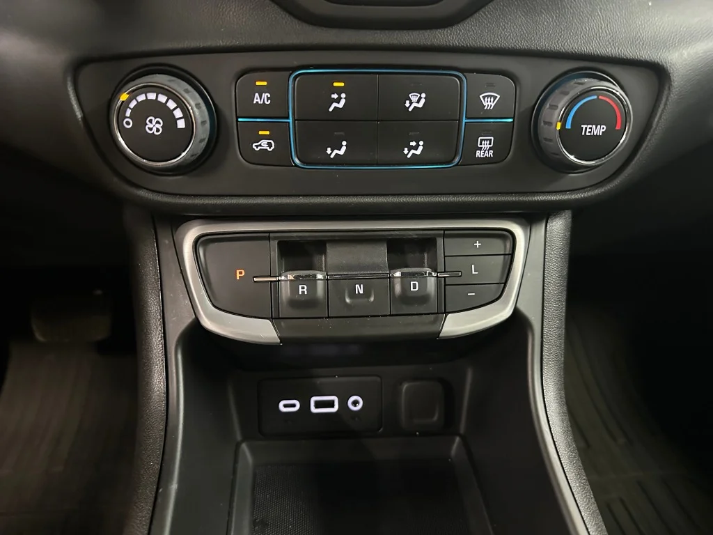 Used 2023 Marine Metallic GMC SLE image 13