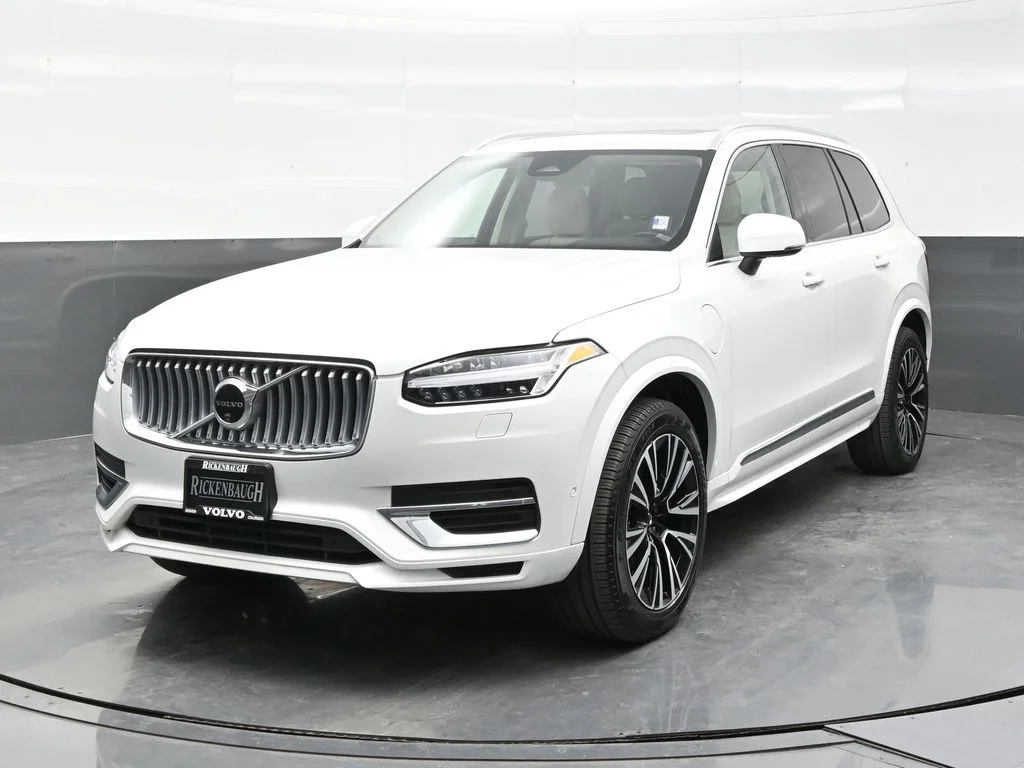 Certified Used 2025 Crystal White Volvo Plus image 2