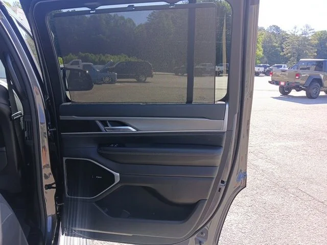 New 2026 Baltic-Gray Metallic Clear-Coat Exterior Paint Jeep Limited Altitude image 32