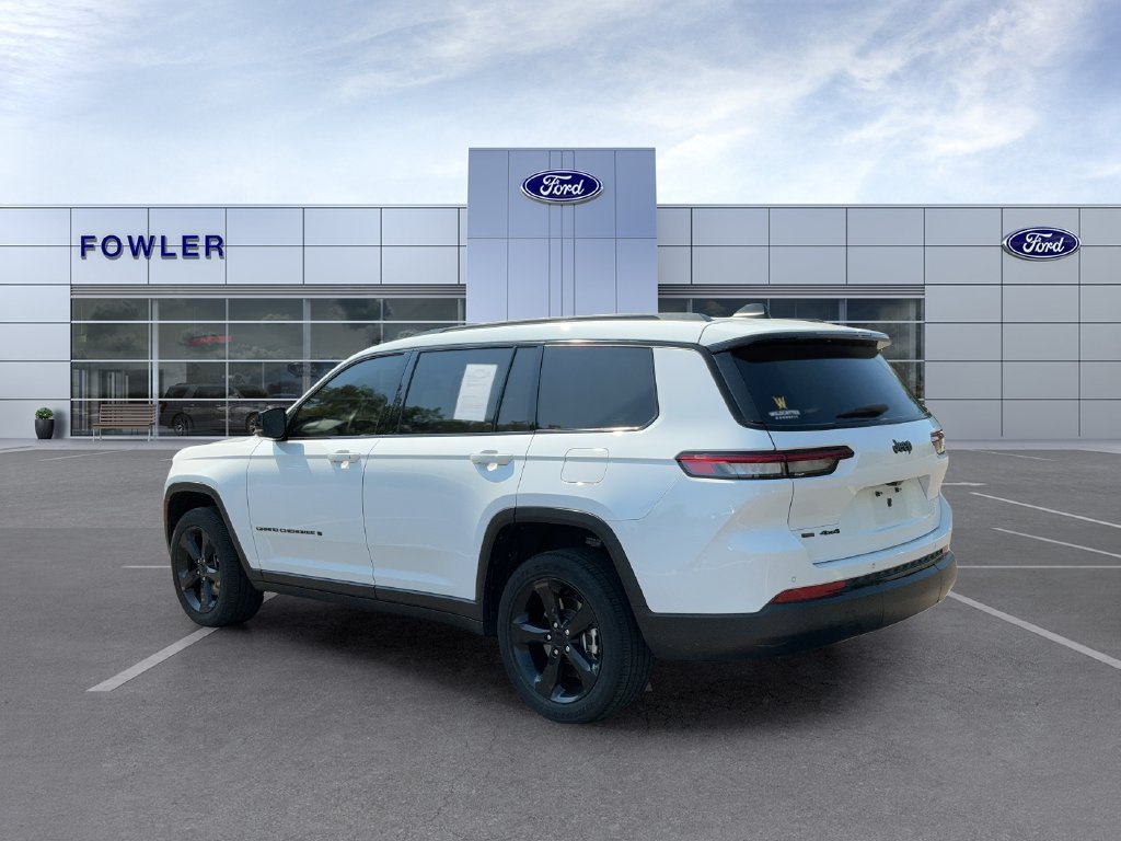 Used 2023 White Jeep Altitude image 7