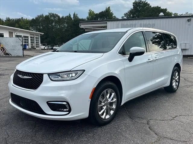 Used 2023 White Chrysler Touring L image 5