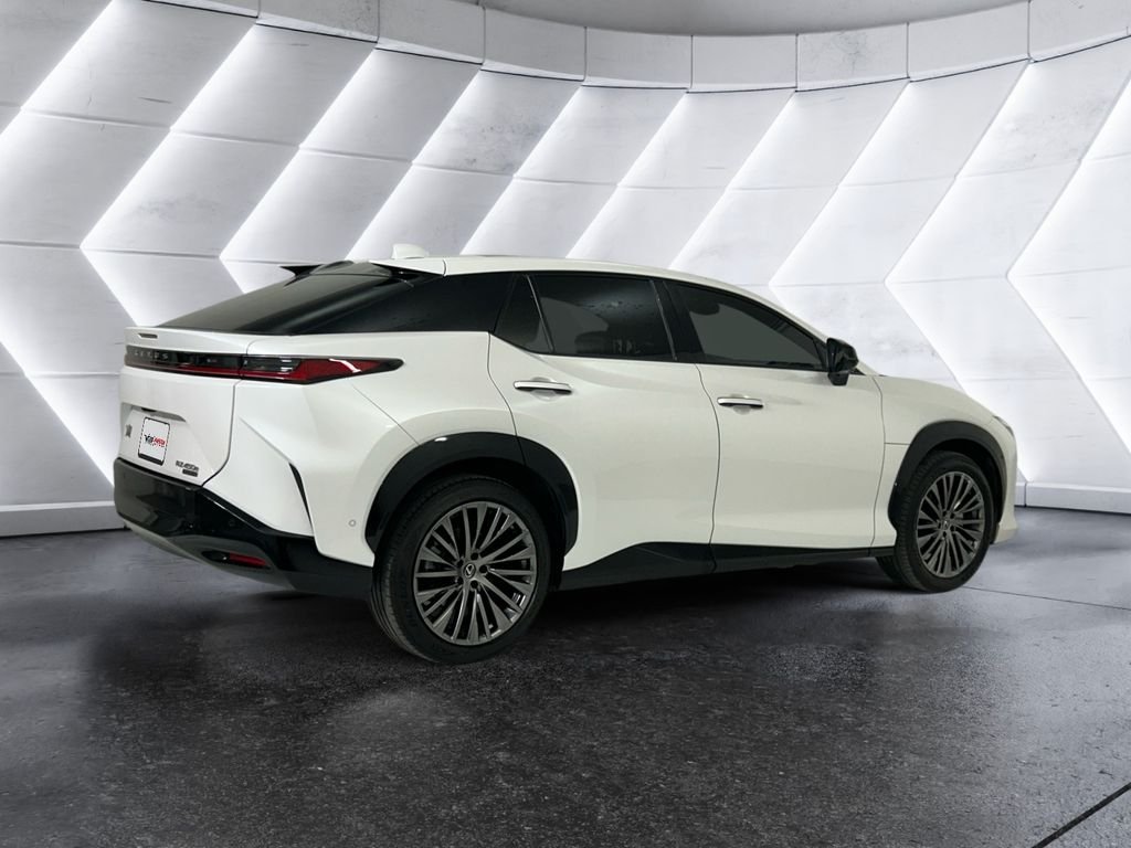Used 2023 White Lexus 450e Luxury image 4