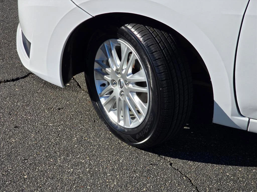 Used 2024 White Nissan 1.6 S image 27