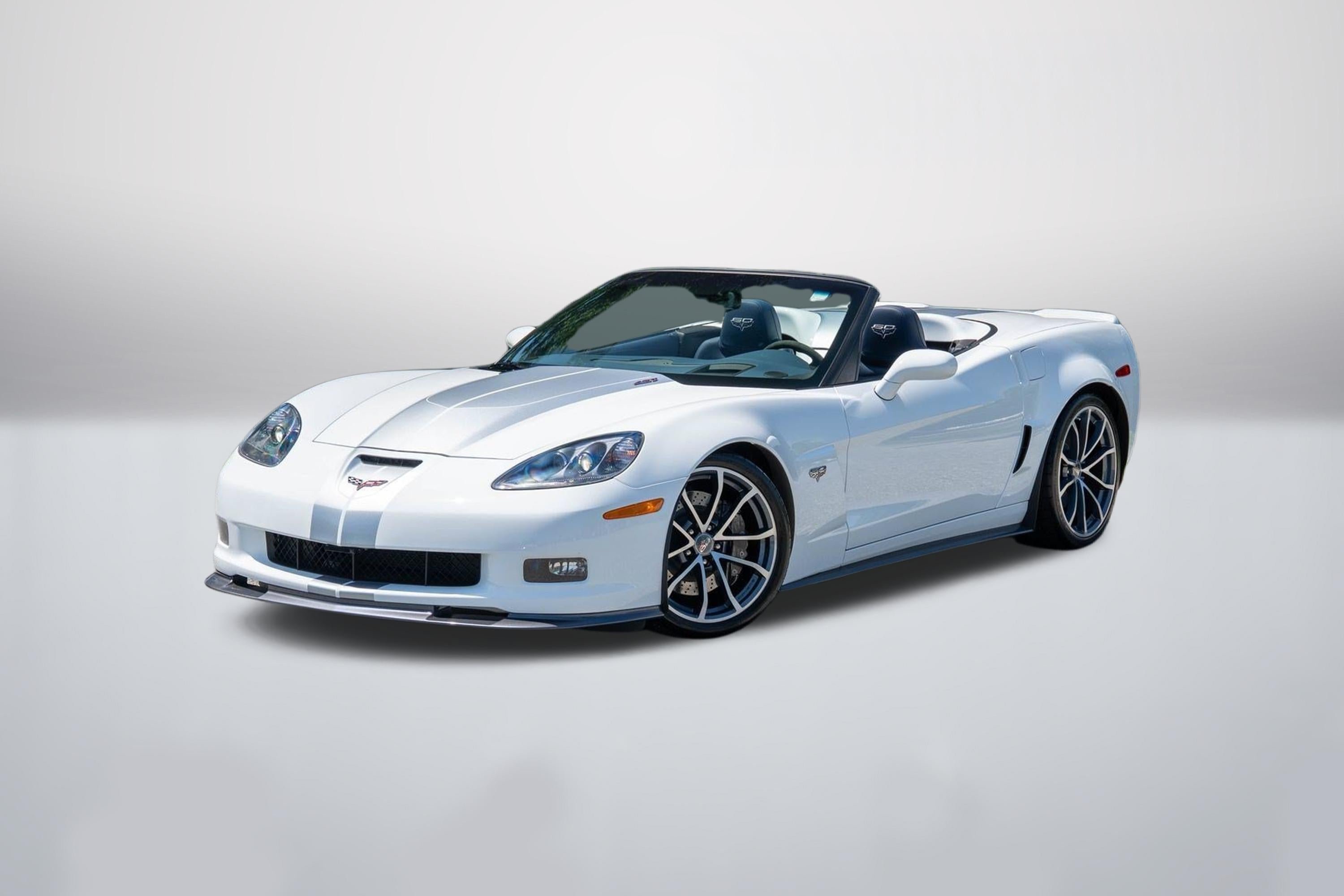 Used 2013 Arctic White Chevrolet 427 1SC image 1