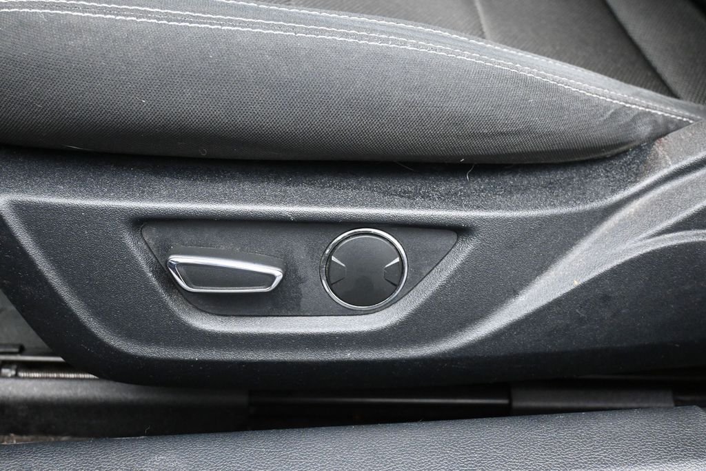 Used 2016 Red Ford V6 image 14
