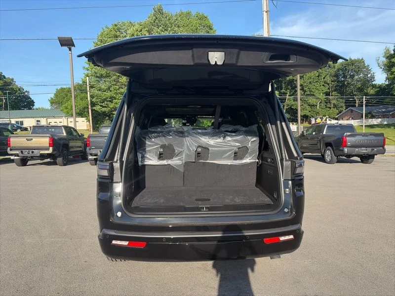 New 2026 High Gloss Black Exterior Paint Jeep Limited Reserve image 5