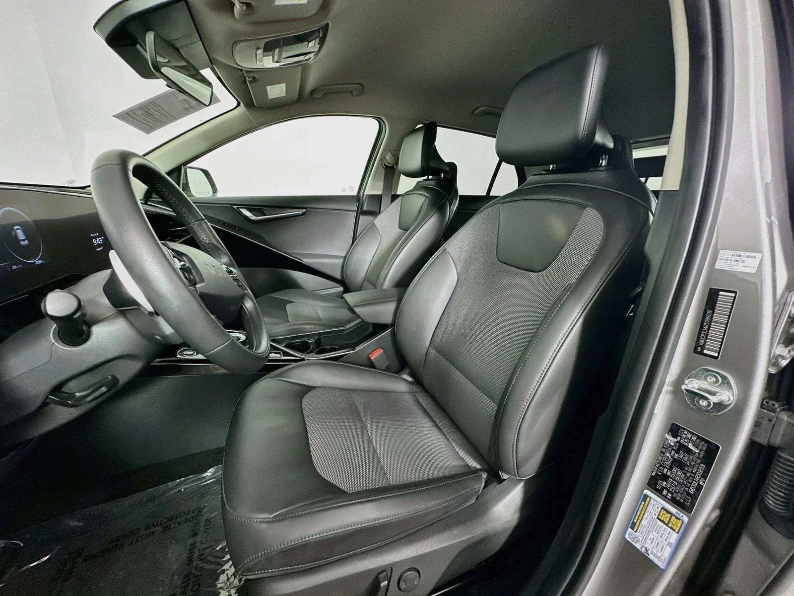 Used 2024 Steel Gray Kia Wind image 21