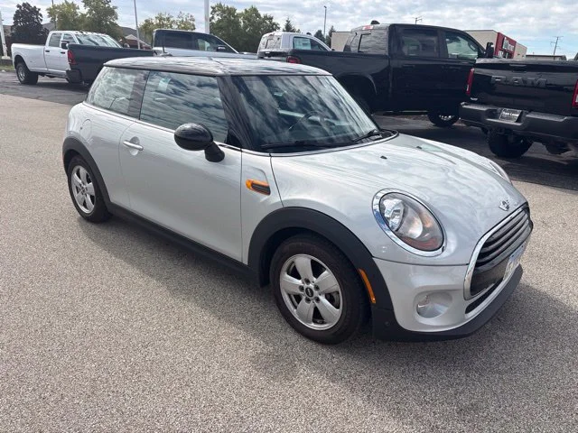 Used 2018 Silver MINI Base image 3