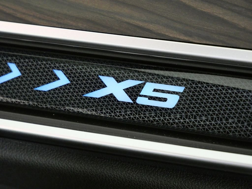 Used 2026 Skyscraper Grey Metallic BMW xDrive50e image 25