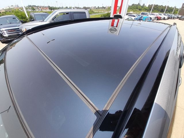 Used 2022 Silver Hyundai Limited image 56