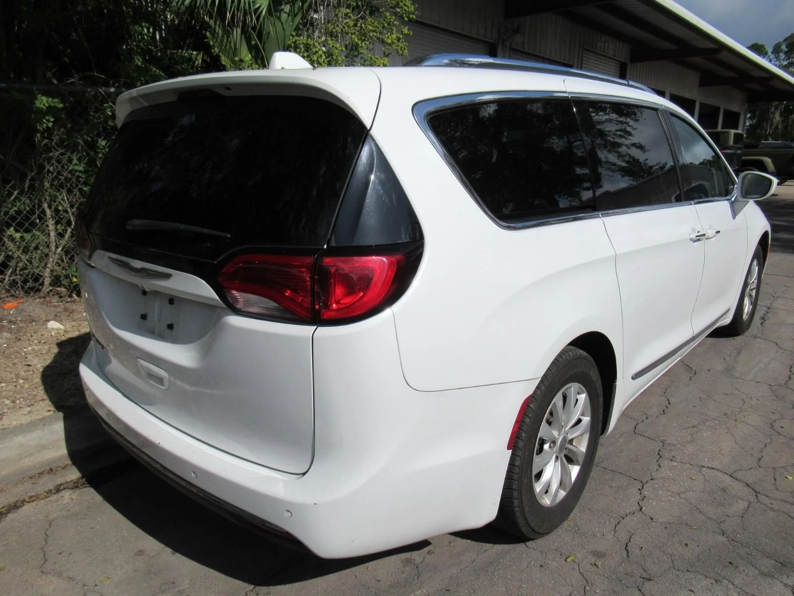 Used 2019 White Chrysler Touring L image 4