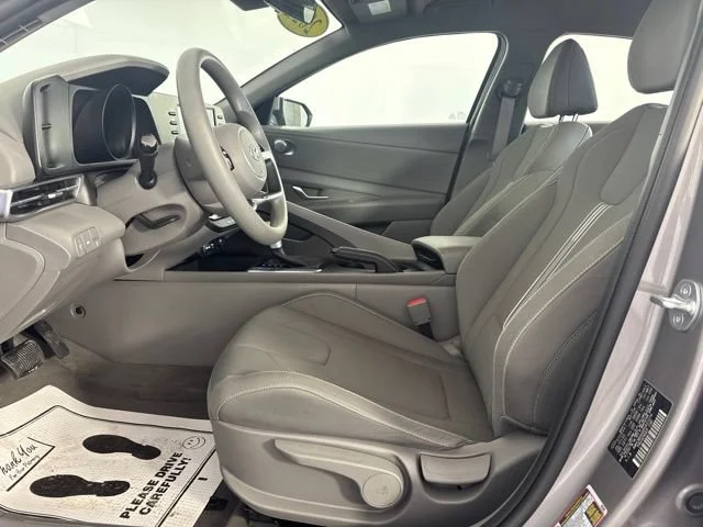 Used 2023 Gray Hyundai SEL image 2