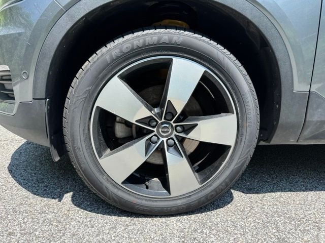 Used 2019 Volvo XC40 Momentum with VIN YV4162XZ4K2013678 for sale in Crown Point, IN