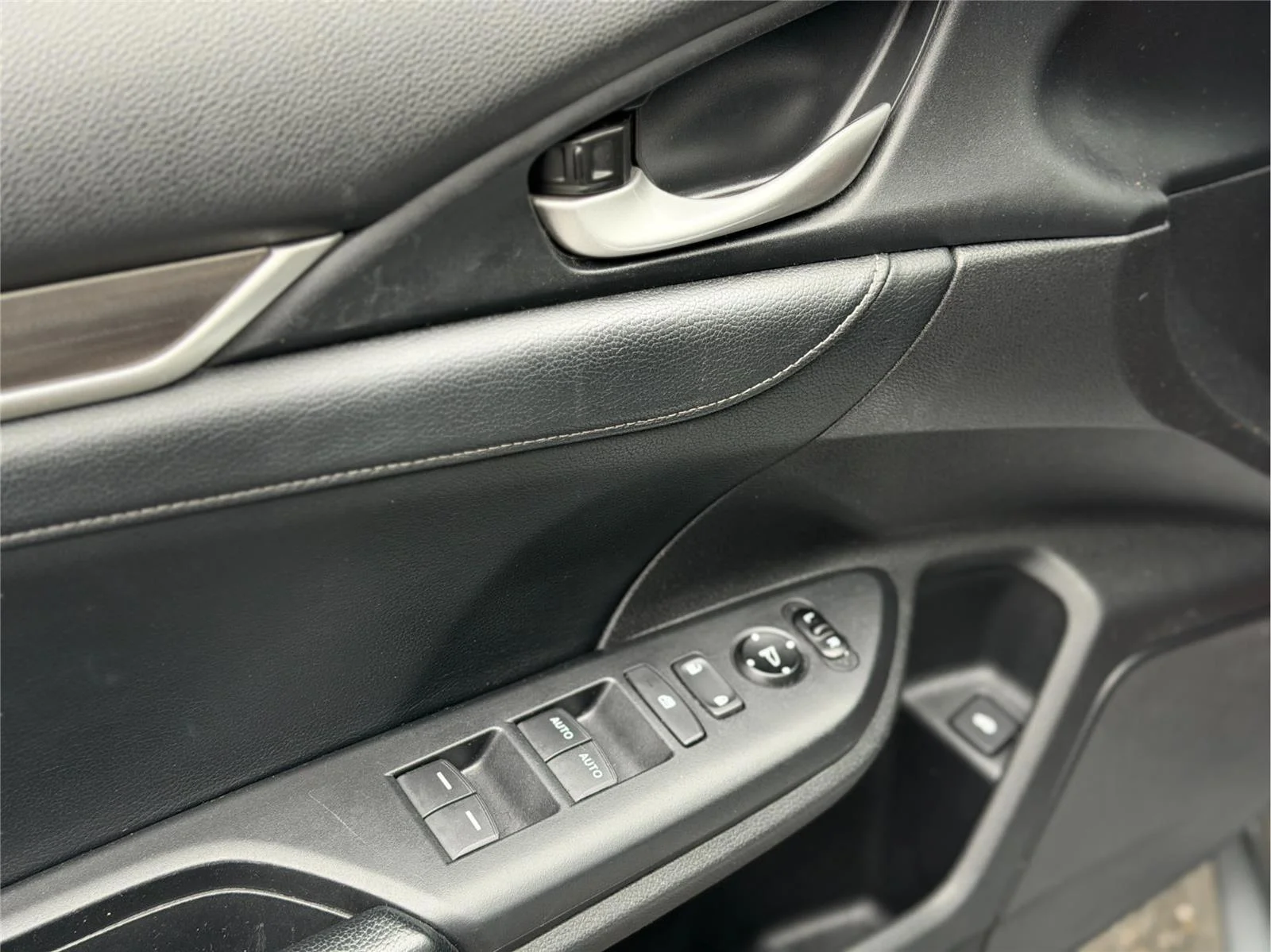 Used 2019 Lunar Silver Metallic Honda EX-L image 13