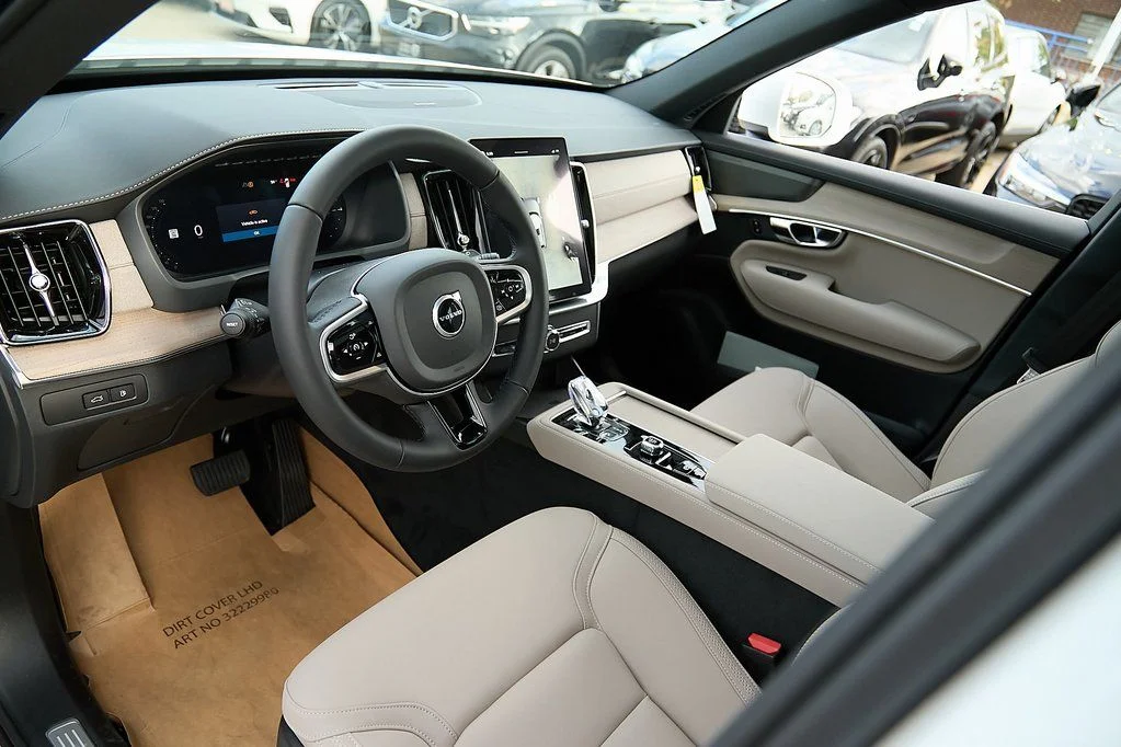 2026 Volvo XC90 Plus - Photo 12