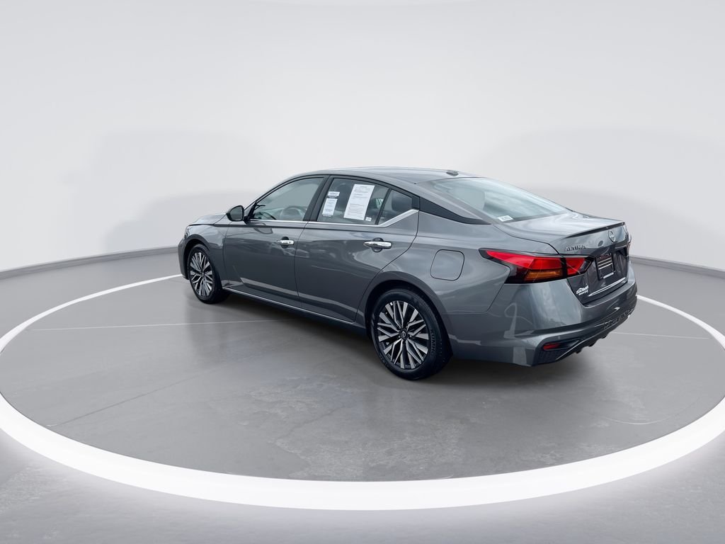 Used 2025 Gun Metallic Nissan 2.5 SV image 6