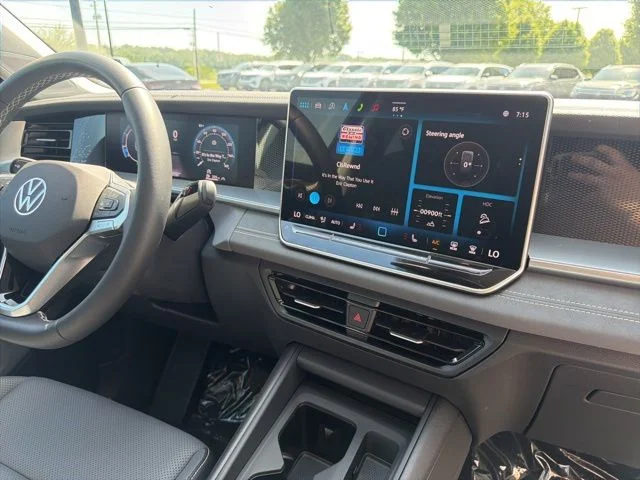 2025 Volkswagen Tiguan SE - Photo 42