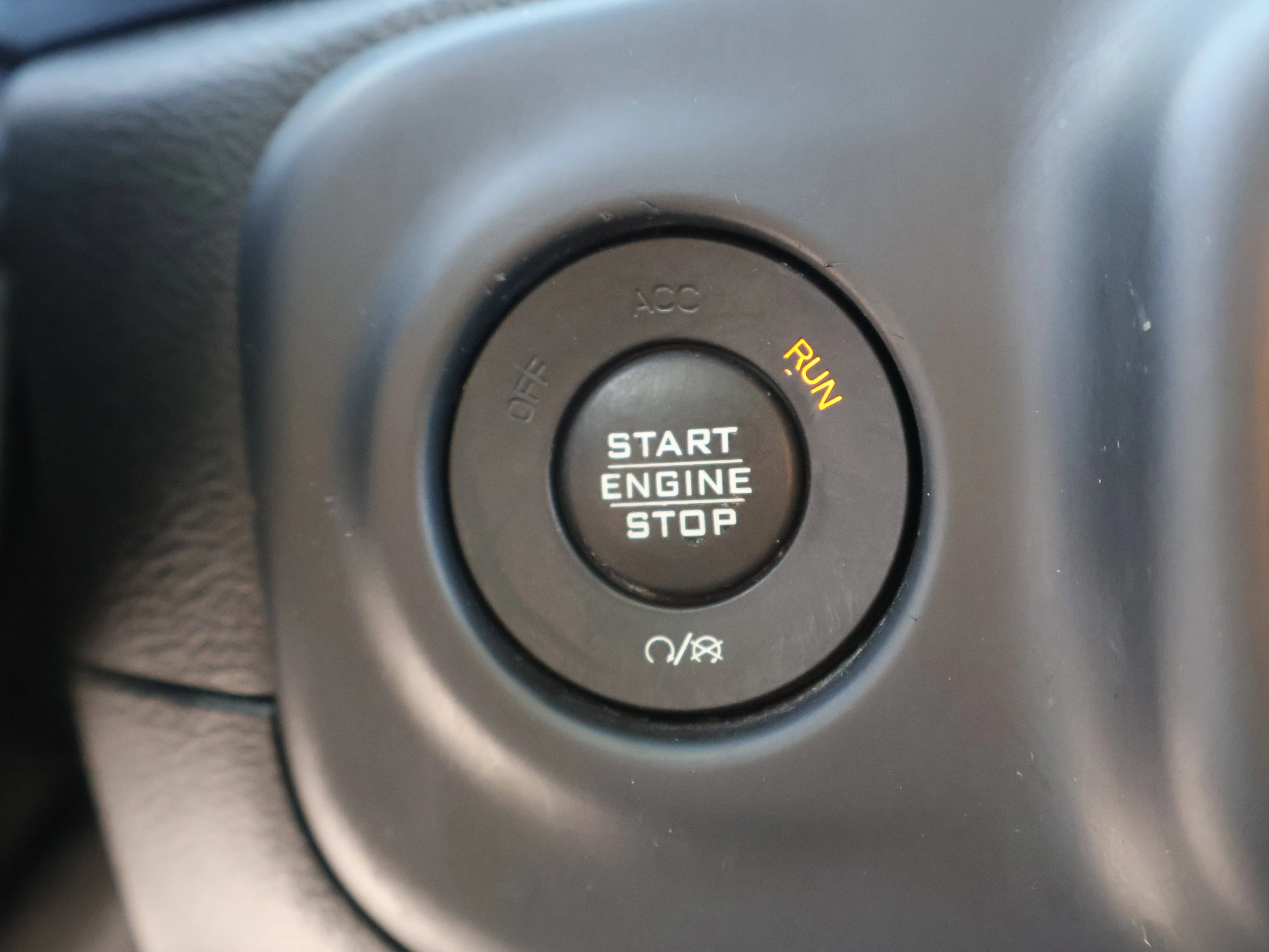 Used 2019 Black Clearcoat Jeep Sahara image 28