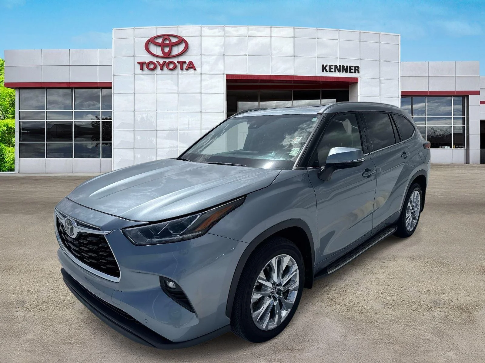 Used 2022 Moon Dust Toyota Limited image 3