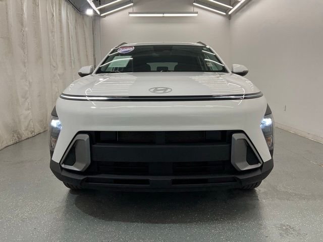 Used 2025 White Hyundai SEL image 3