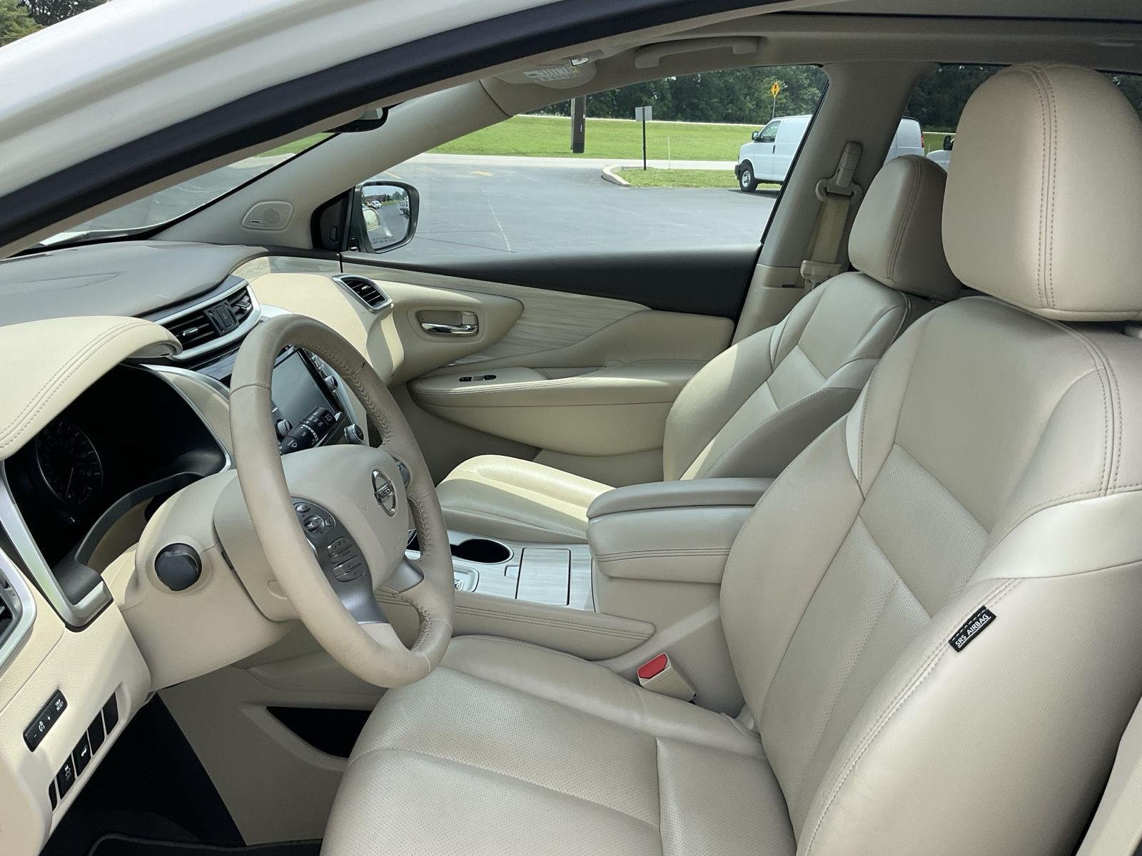Used 2017 Pearl White Nissan SL image 9