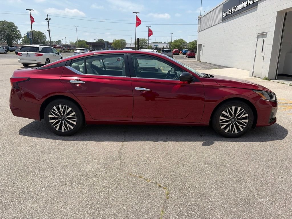 2025 Nissan Altima SV - Photo 7