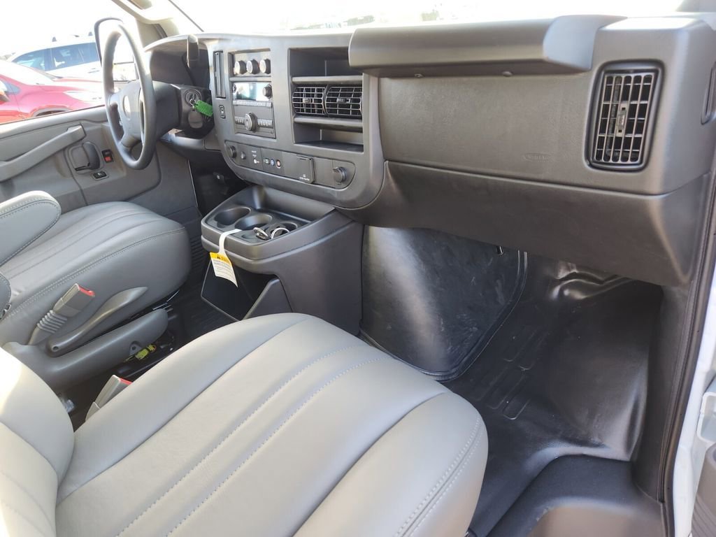 2025 Chevrolet Express Cargo Work Van - Photo 13