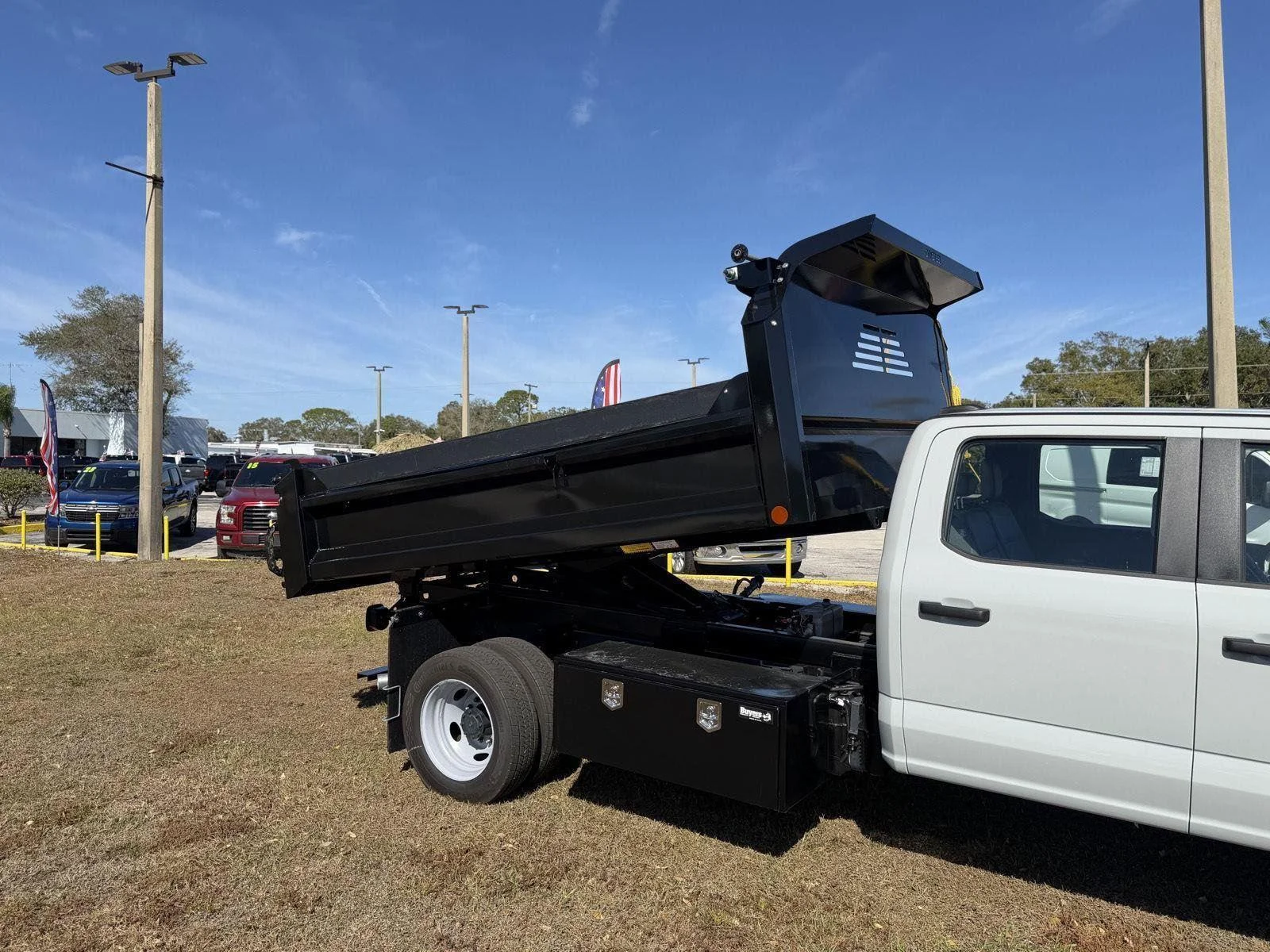 Used 2025  Ford XL image 16