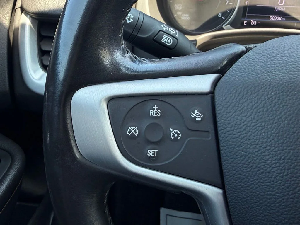 Used 2020 Black GMC SLE image 21