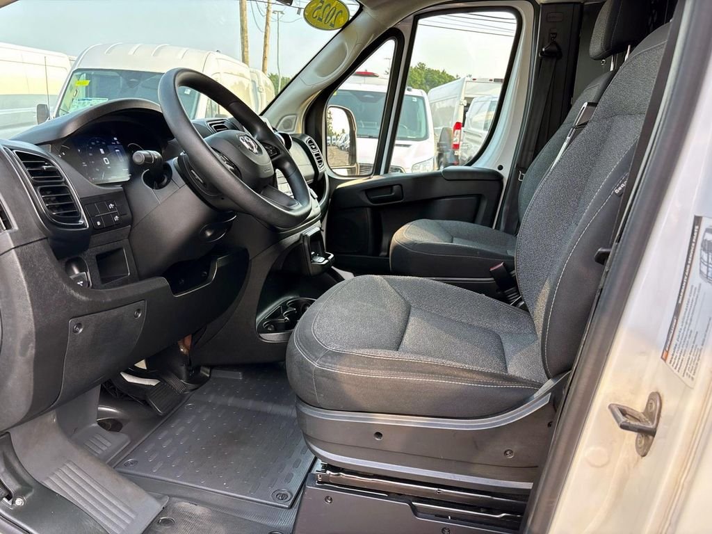 Used 2025 White Ram  image 9