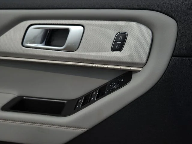New 2026 Star White Metallic Tri-Coat Ford Active image 14