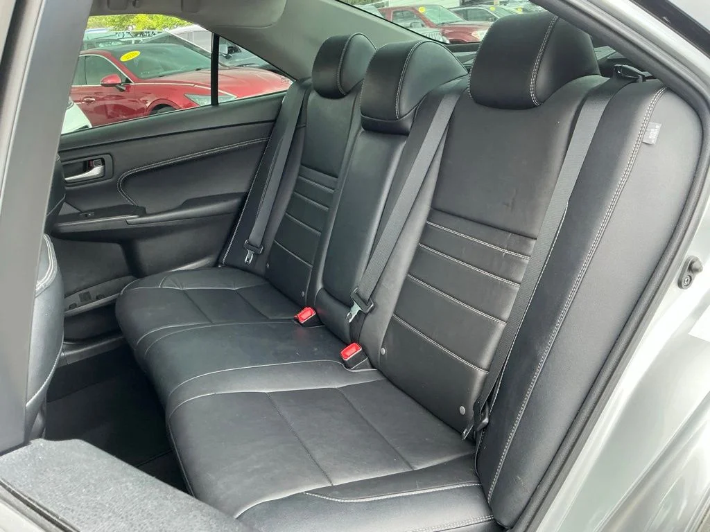 Used 2017 Silver Toyota XLE image 30