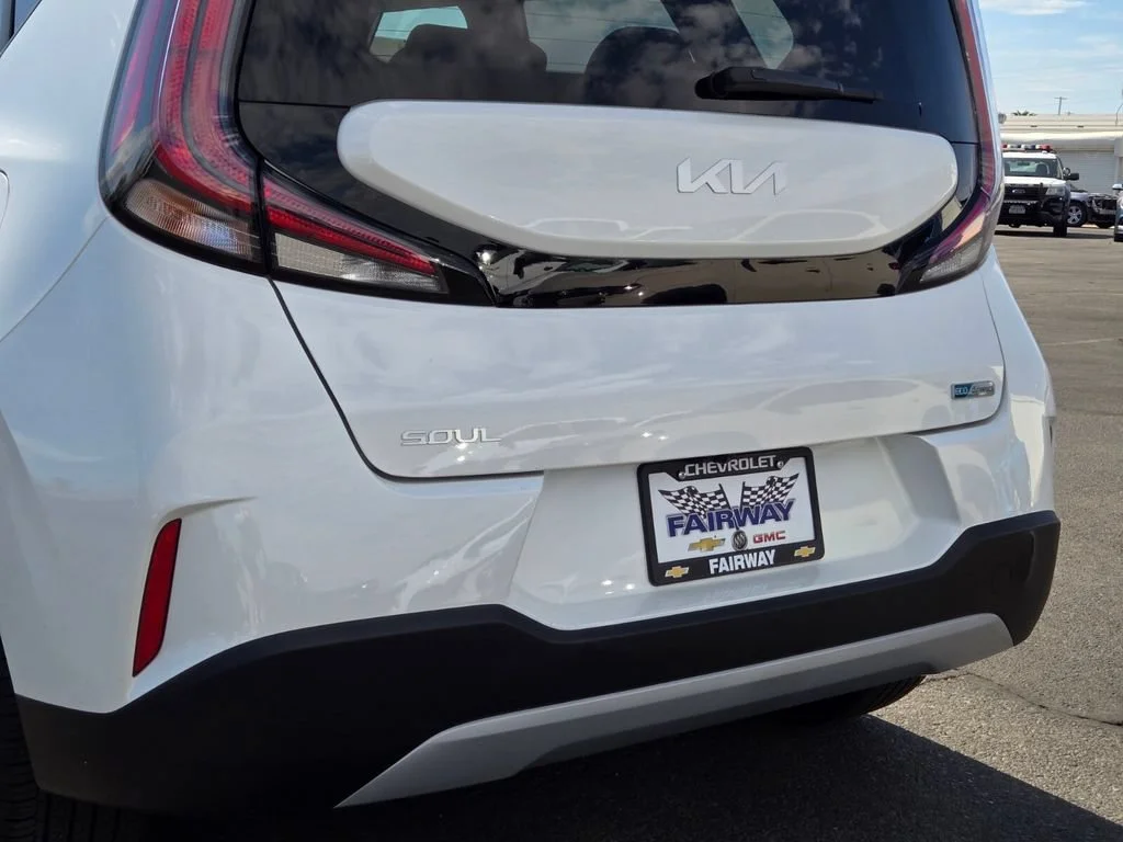 Used 2025 Snow White Pearl Kia EX image 5