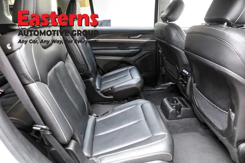 Used 2023 Silver Jeep Limited image 23