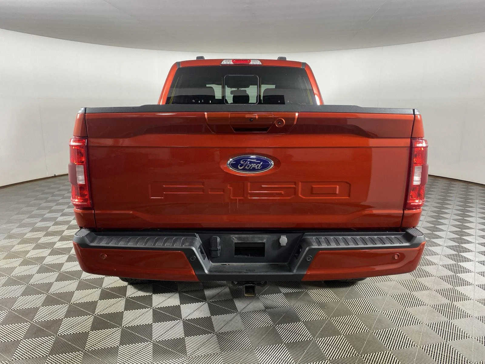 Used 2023 Hot Pepper Red Tinted Clearcoat Ford XLT image 9