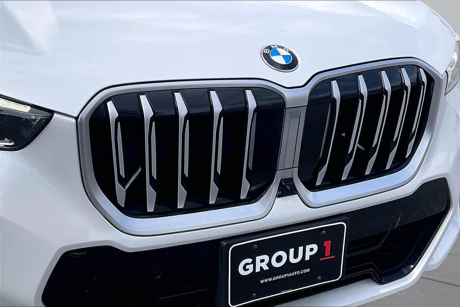 Used 2023 Mineral White Metallic BMW xDrive28i image 31
