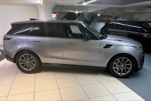Used 2024 Eiger Grey Metallic Land Rover SE image 9