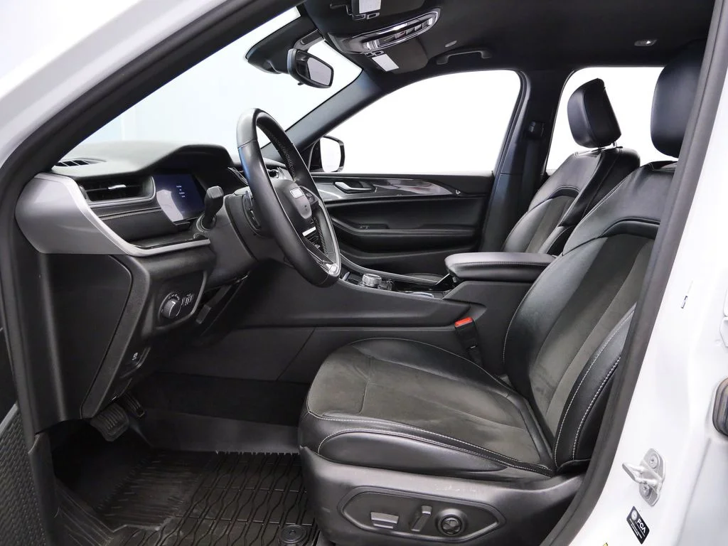 Used 2022 White Jeep Altitude image 13