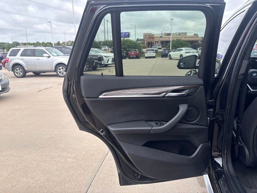 Used 2016 Jet Black BMW xDrive28i image 34