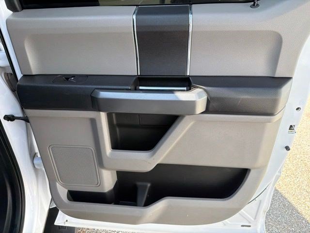 Used 2016 Oxford White Ford XLT image 17