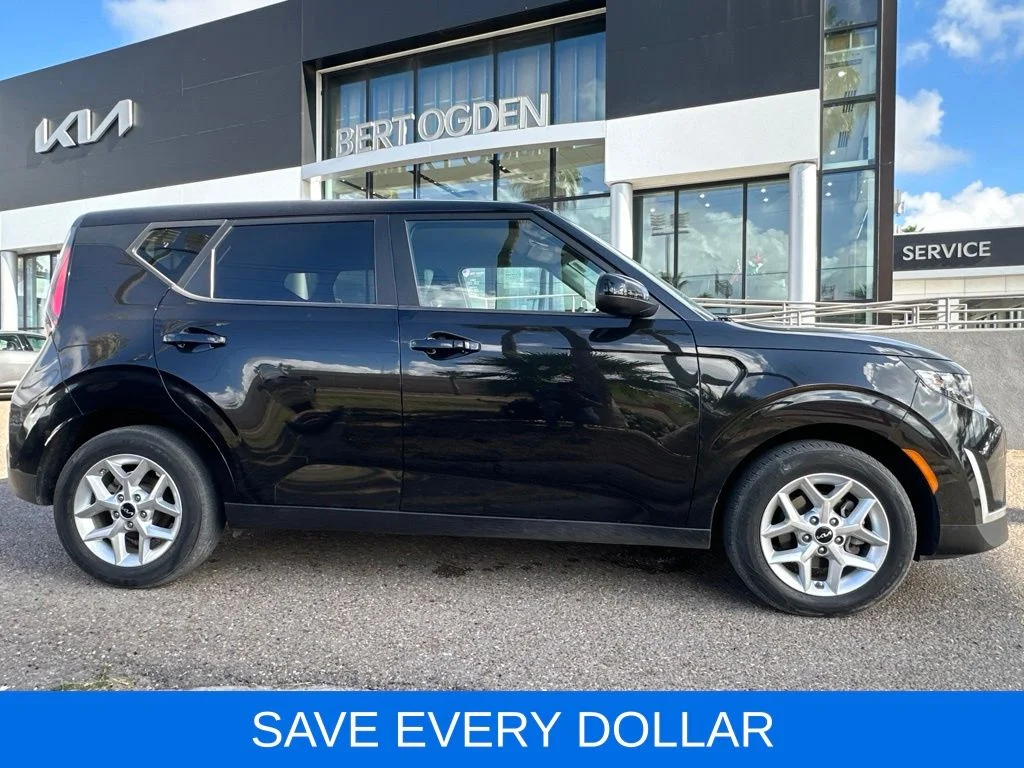 Used 2023 Black Kia LX image 3