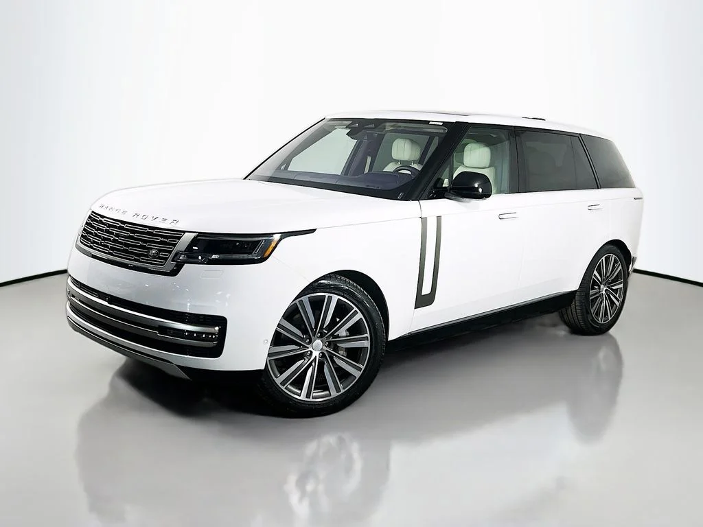 Used 2023 Fuji White Land Rover SE image 1