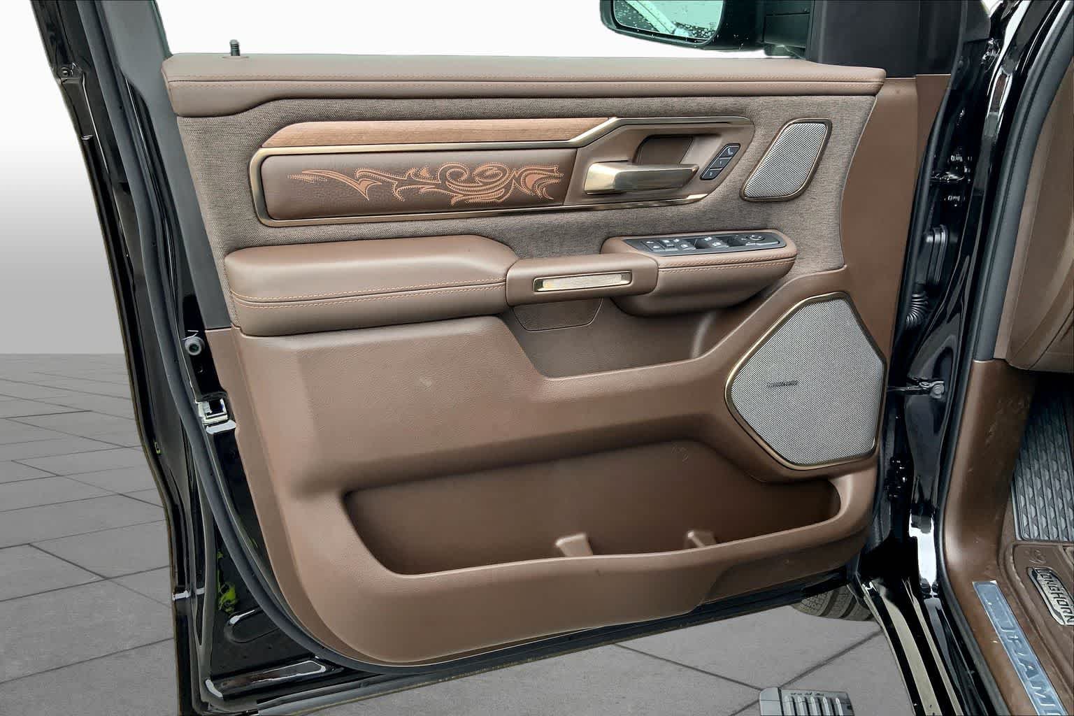 New 2026 Diamond Black Crystal Pearl-Coat Exterior Paint RAM Longhorn image 8