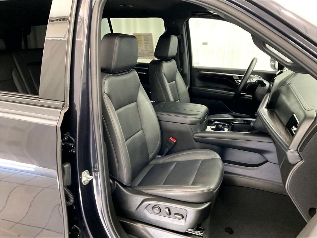 Used 2025 Gray Chevrolet Z71 image 11